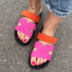 Happy pinky sandal