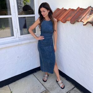 Nelly stretchy denim kjole med lynlås bagpå FORUDBEDTILLING UGE 21/22